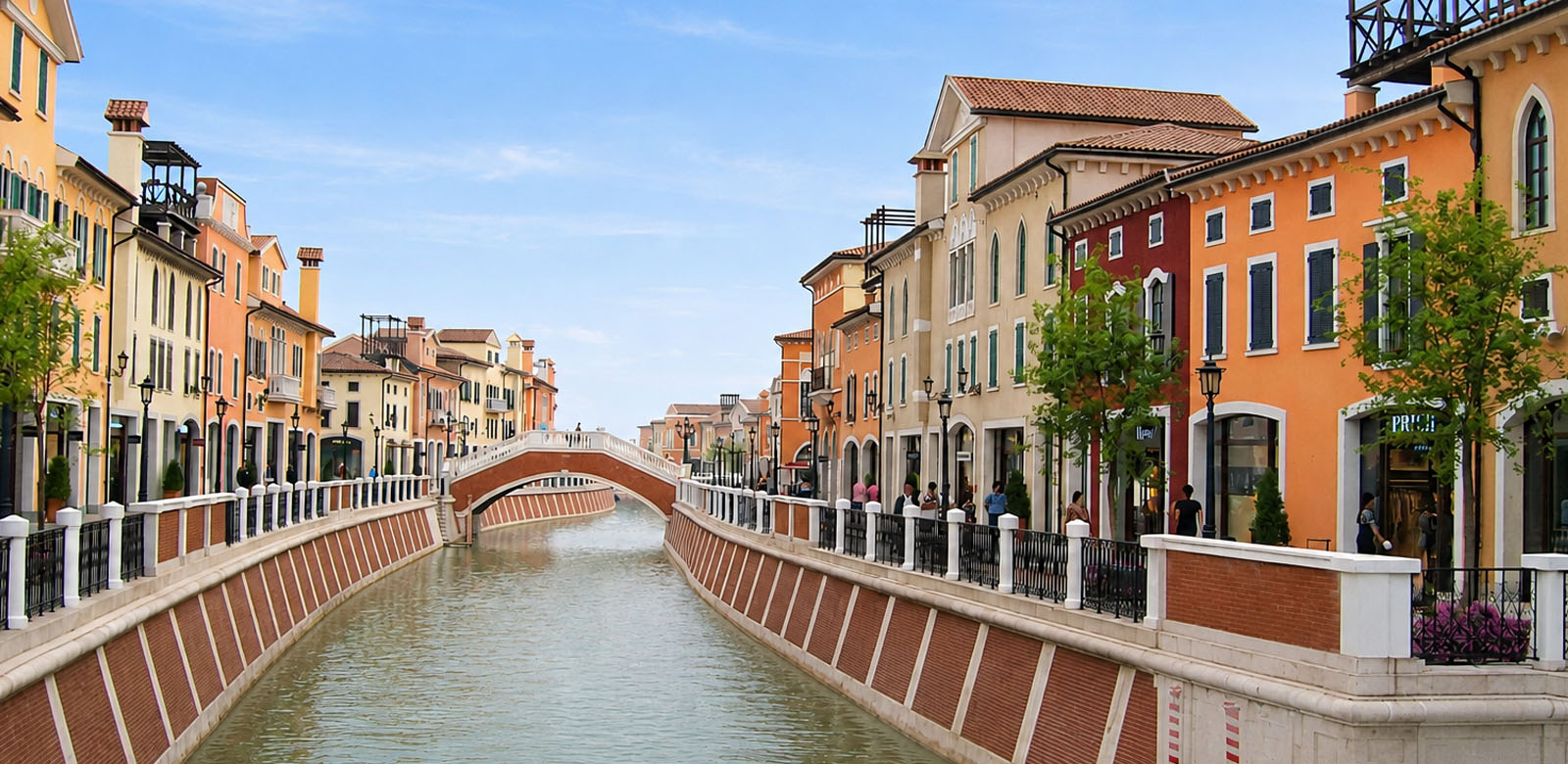 Florentia Village canal boulevard and bridge